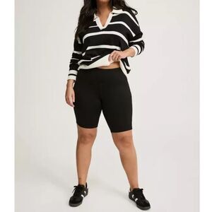 Torrid Active Black Biker Shorts Pocket 11" Inseam Size 2X